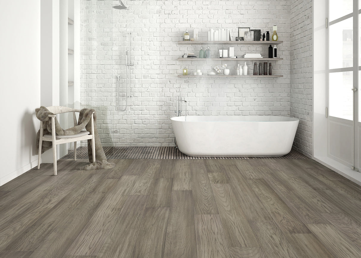7mm w/pad Crater Lake White Oak Water-Resistant Distressed Engineered Hardwood Flooring 7.48 in Wide