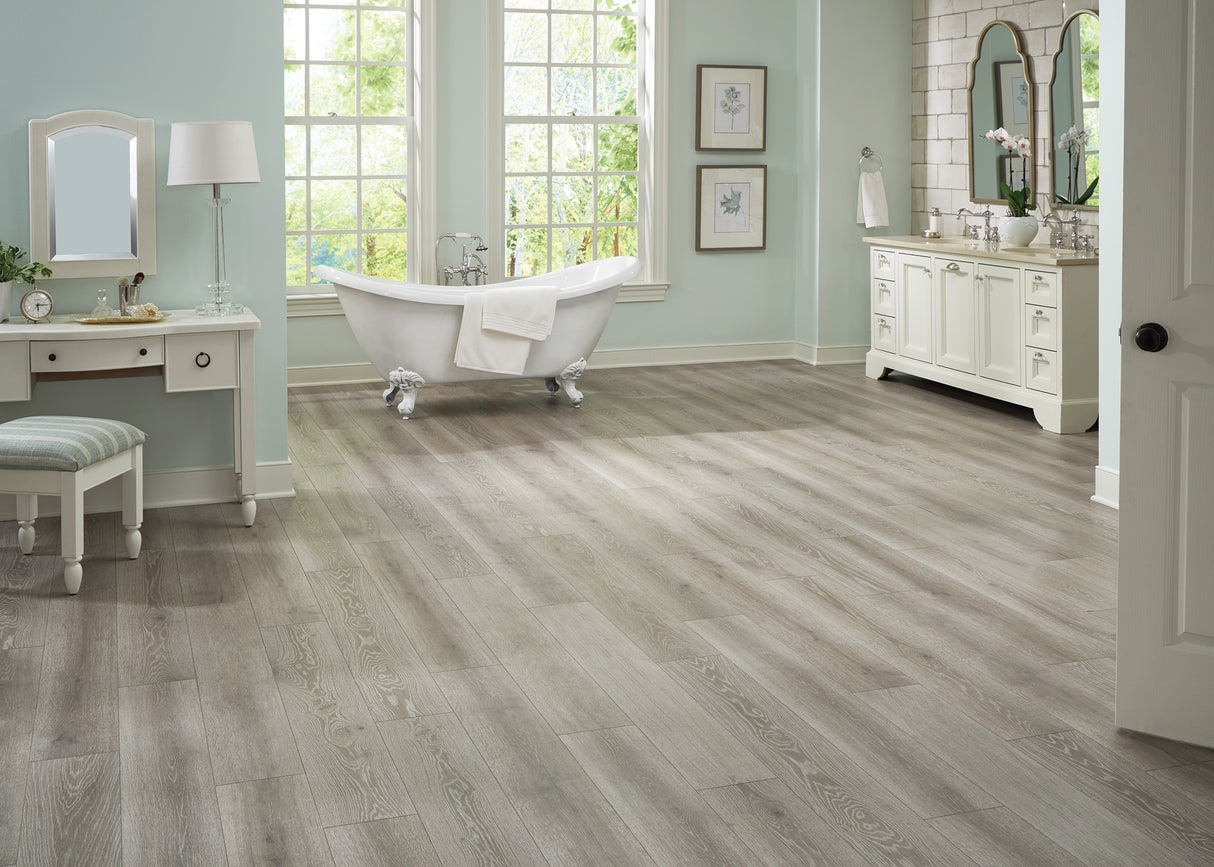 7mm+pad Sterling Summit Oak Water Resistant Hybrid Resilient Flooring 7.56 in. Wide x 50.63 in. Long - As-Is - Stack Out - 263.12 Sq. Ft.