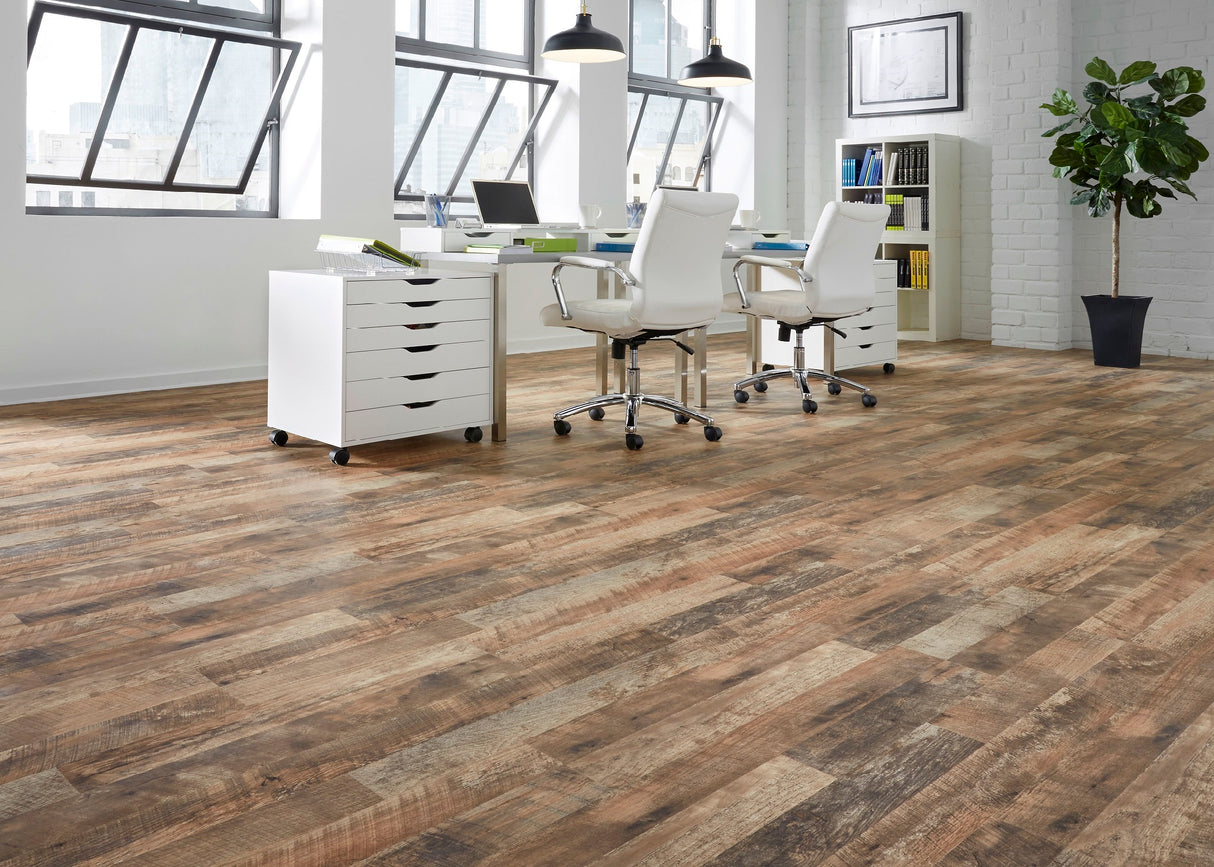 8mm w/pad Calico Oak Laminate Flooring 7.64 in Wide x 50.6 in Long