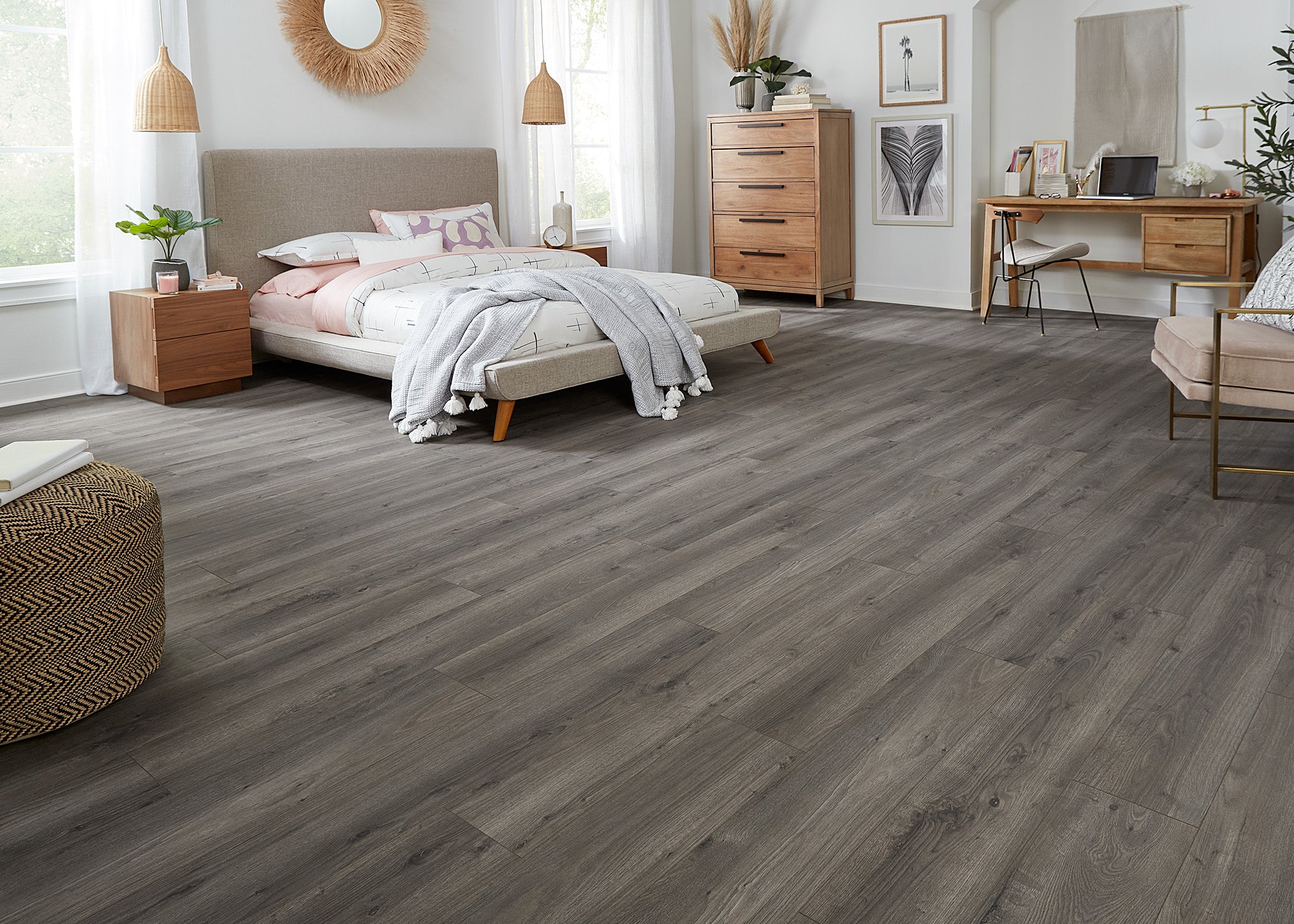 rima　1207 8mm Pewter Oak Laminate Flooring 7.64 in. Wide x 50.63 in