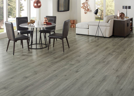 Sitting area with table and chairs and Vinyl Laguna Grey Oak flooring